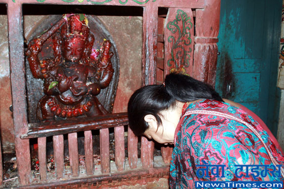 मन्दिरमा महिला पुजारी किन हुँदैन ?